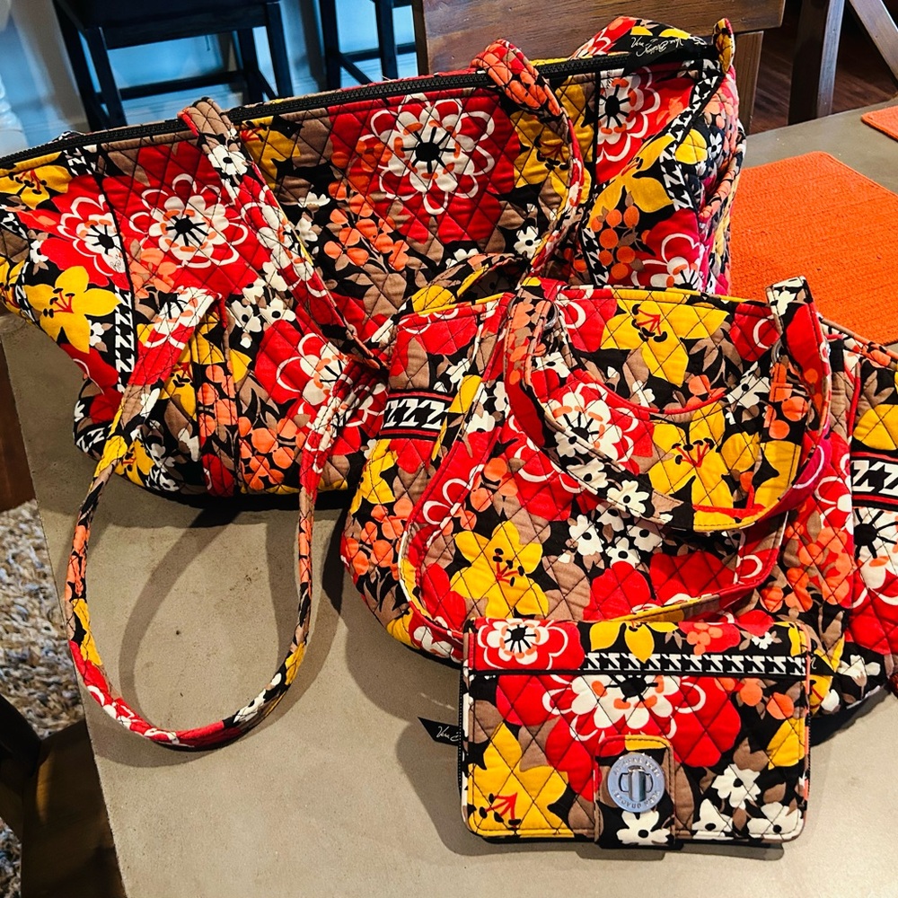 Like NEW Vera Bradley Travel Set